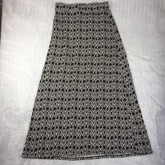 Dalia A-Shape Maxi Skirt - Picture 3 of 5